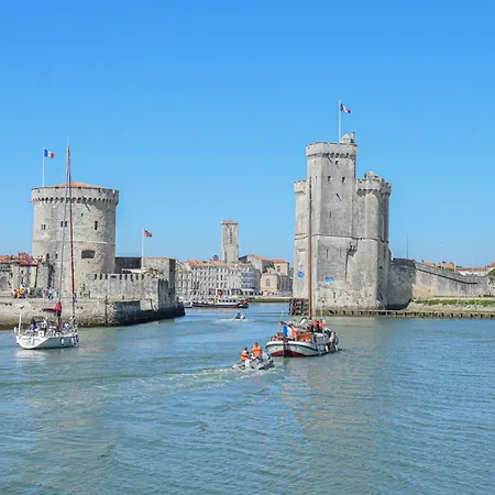 Amazing In Port-des-barques With Kitchen