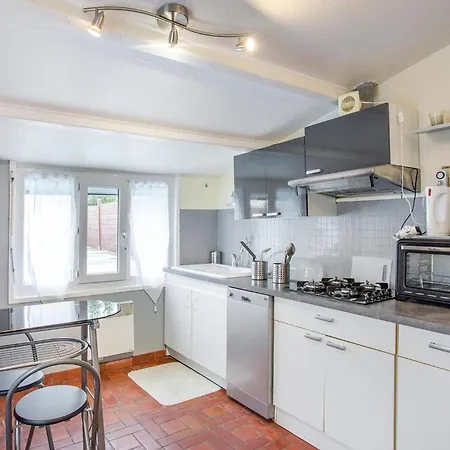 Amazing In Port-des-barques With Kitchen Hébergement de vacances