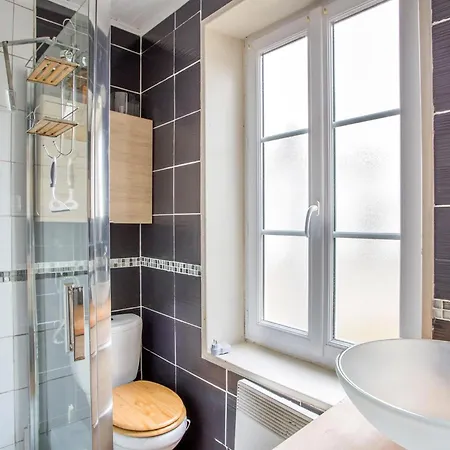 Amazing In Port-des-barques With Kitchen Hébergement de vacances *