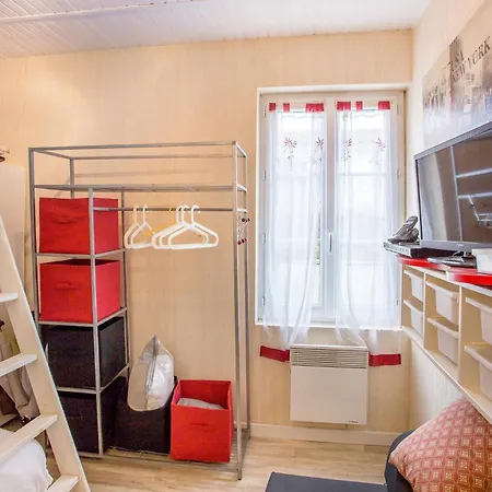 Amazing In Port-des-barques With Kitchen *